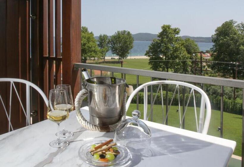 Номер Deluxe Вид на Море, Avaton Luxury Beach Resort   Relais & Chateaux