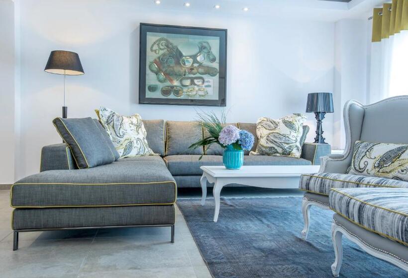 דירת 2 חדרי שינה עם בריכה, Avaton Luxury Beach Resort   Relais & Chateaux