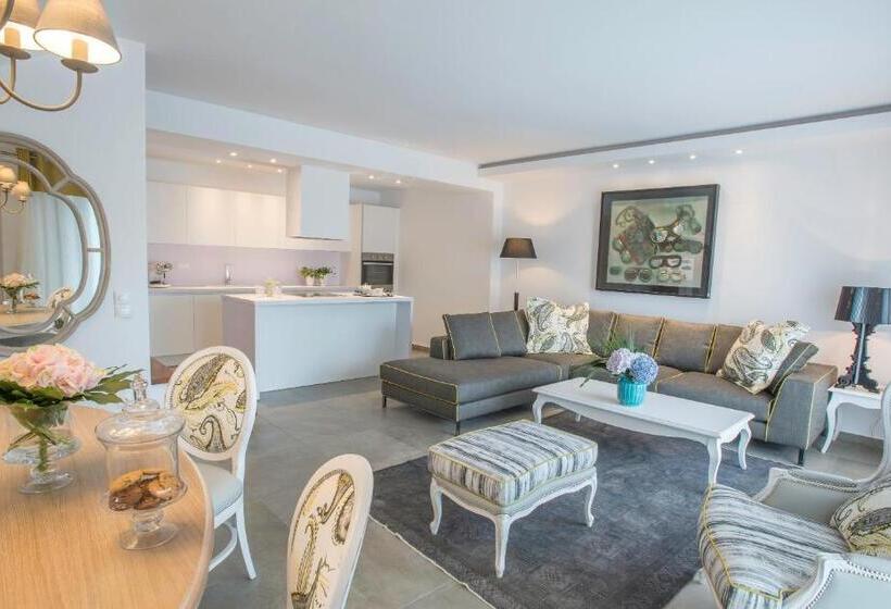 شقة لشخصين مزود بحمام سباحة, Avaton Luxury Beach Resort   Relais & Chateaux