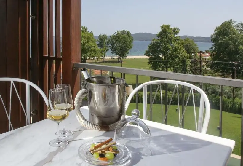 オーシャンビューデラックスルーム, Avaton Luxury Beach Resort   Relais & Chateaux