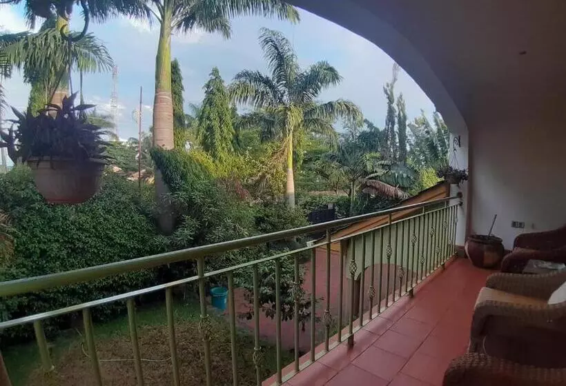 اتاق استاندارد سه نفره, Korona House