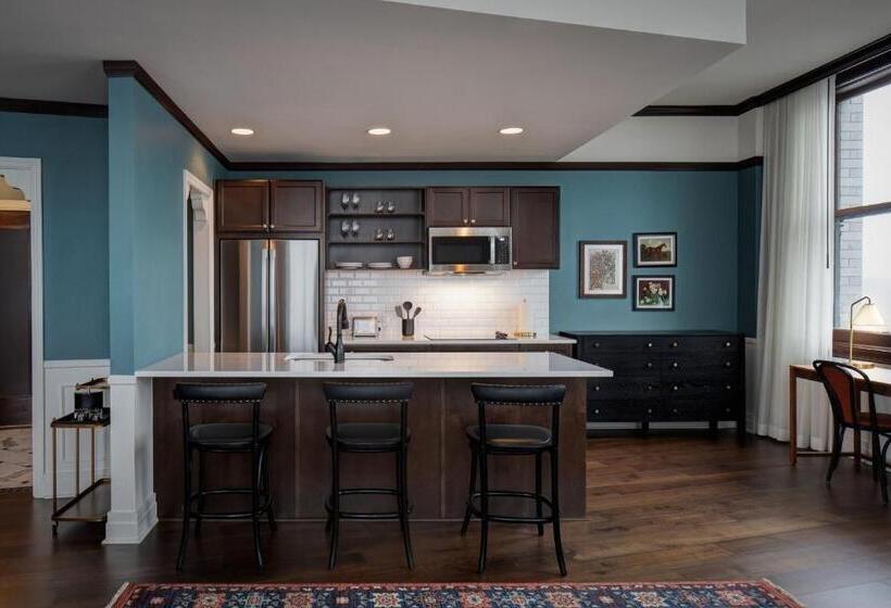 جناح سرير كينج, David Whitney, Autograph Collection