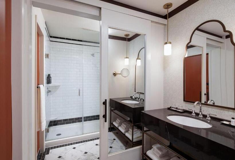 جناح سرير كينج, David Whitney, Autograph Collection