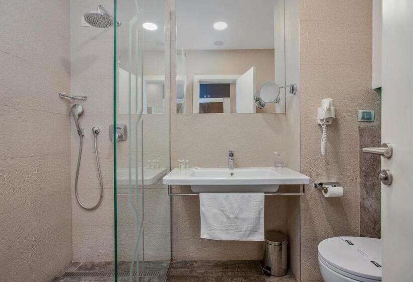 اتاق استاندارد با بالکن و چشم‌انداز دریا, Bracera