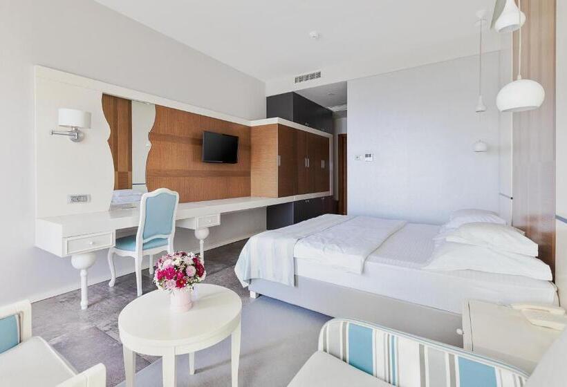 اتاق استاندارد با بالکن و چشم‌انداز دریا, Bracera