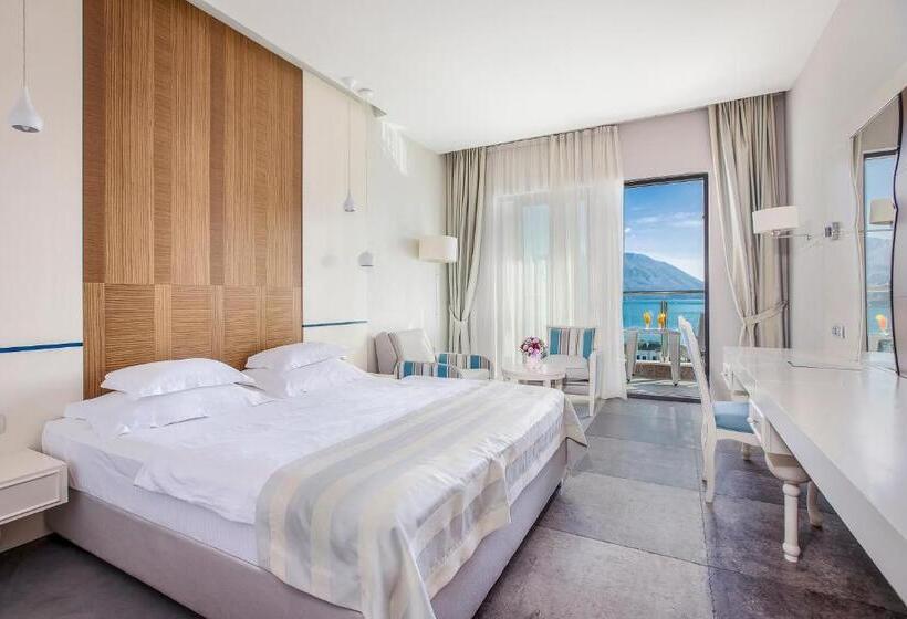 اتاق استاندارد با بالکن و چشم‌انداز دریا, Bracera