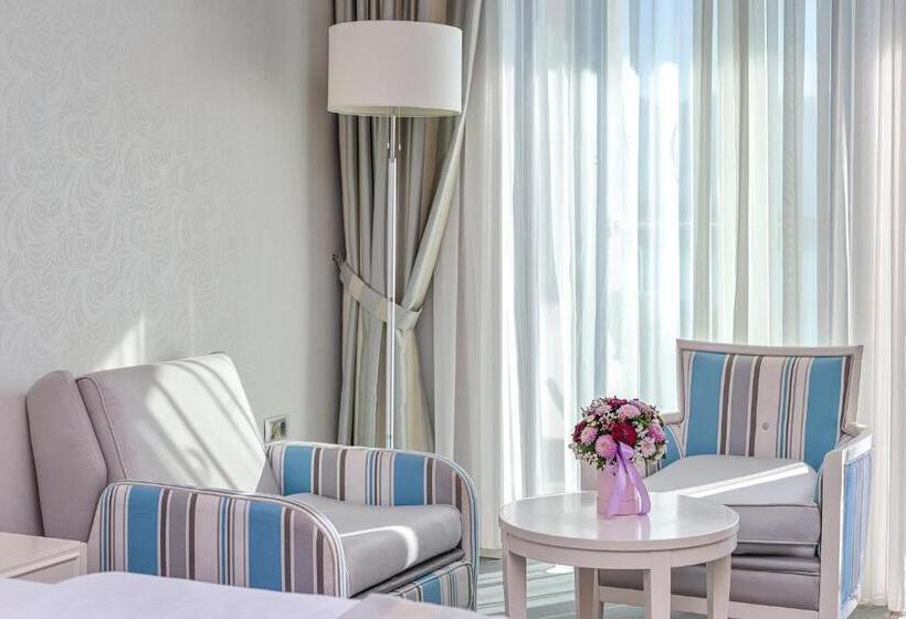 اتاق استاندارد با بالکن و چشم‌انداز دریا, Bracera