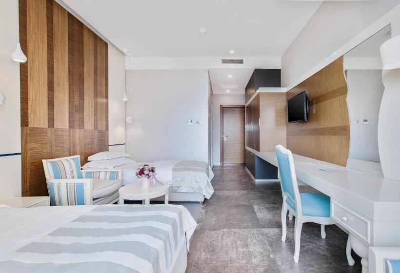 اتاق استاندارد با بالکن و چشم‌انداز دریا, Bracera