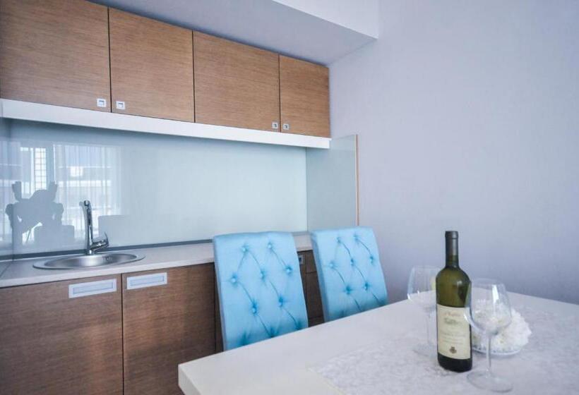 سوییت با چشم‌انداز دریا, Bracera