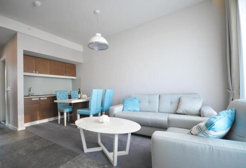 سوییت با چشم‌انداز دریا, Bracera