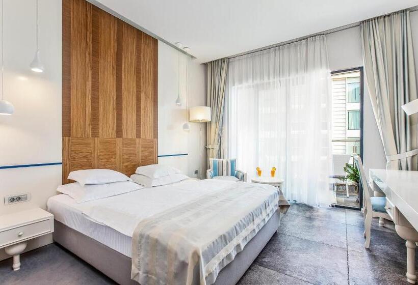 اتاق خانوادگی با چشم‌انداز دریا, Bracera