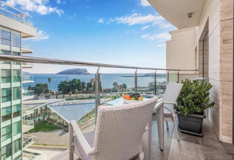 اتاق خانوادگی با چشم‌انداز دریا, Bracera