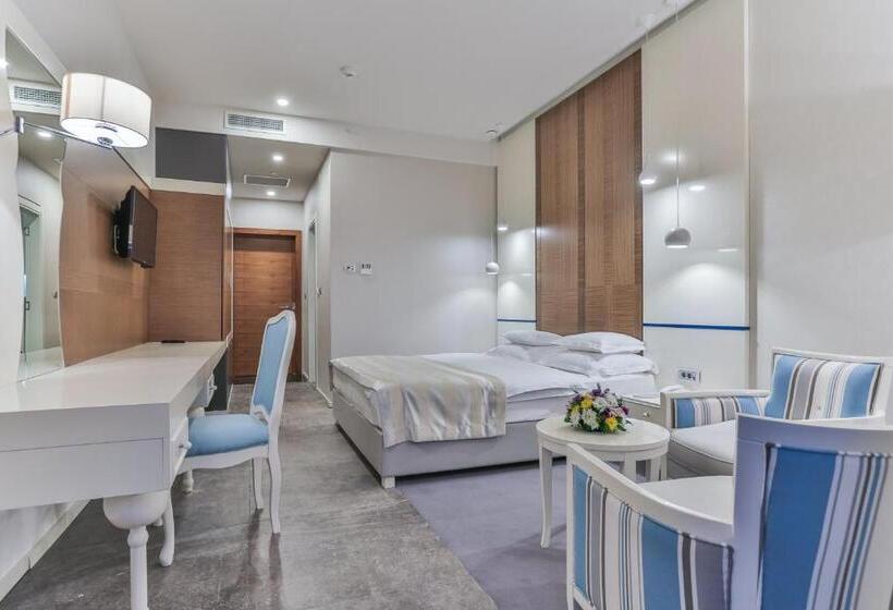 اتاق استاندارد با بالکن, Bracera