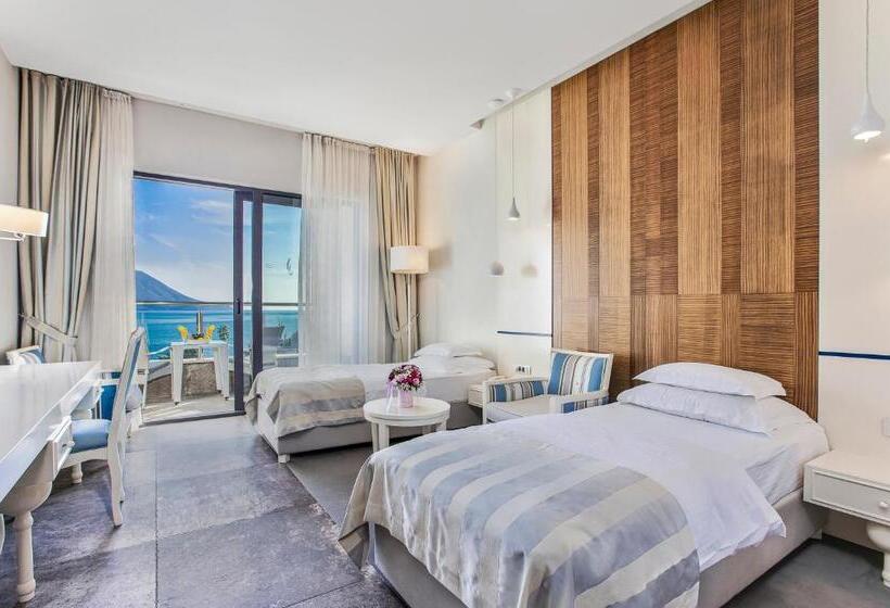 اتاق استاندارد با بالکن و چشم‌انداز دریا, Bracera