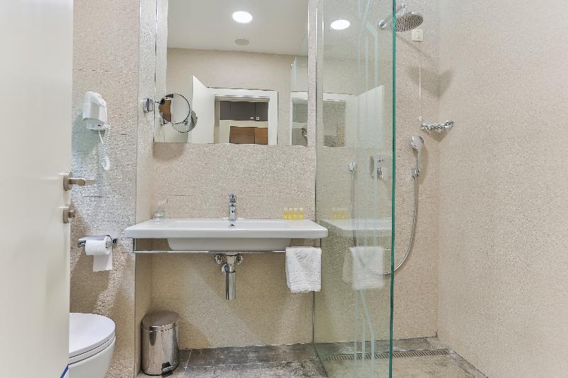 اتاق استاندارد با بالکن, Bracera