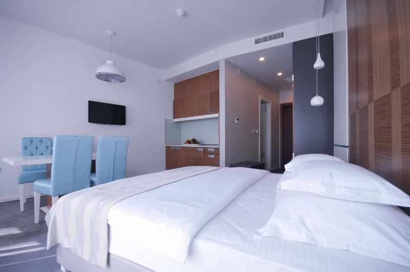 اتاق خانوادگی با چشم‌انداز دریا, Bracera