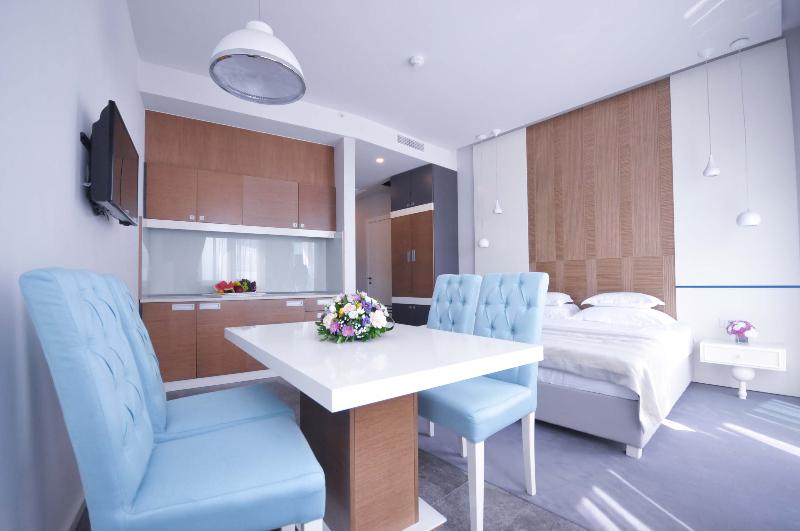 اتاق خانوادگی با چشم‌انداز دریا, Bracera