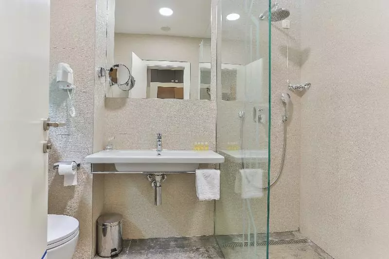 اتاق خانوادگی با چشم‌انداز دریا, Bracera