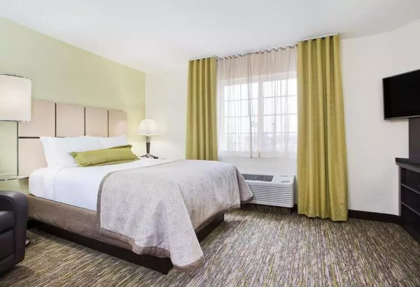 キングサイズベッドのスイートルーム, Candlewood Suites Fort Campbell   Oak Grove, An Ihg