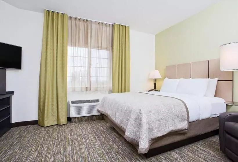 キングサイズベッドのスイートルーム, Candlewood Suites Fort Campbell   Oak Grove, An Ihg