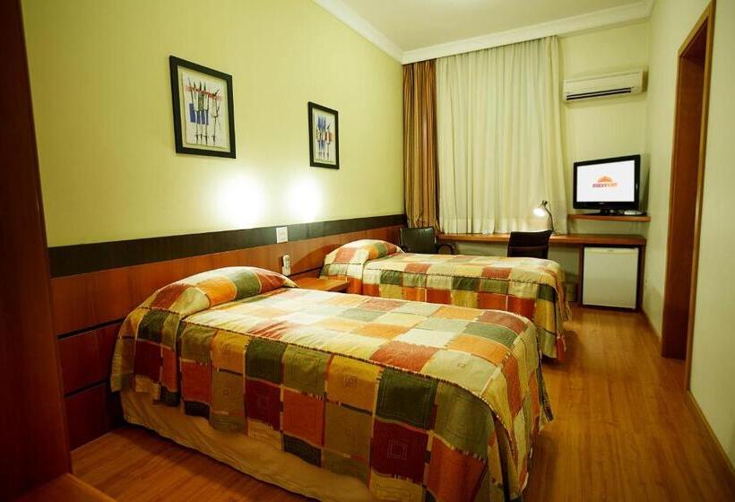 스탠다드 트리플 룸, Eston Hotel   Localização Central Privilegiada  Pet Friendly