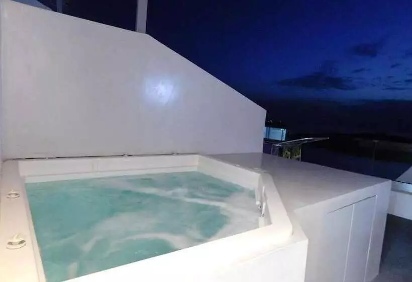 سوییت خانوادگی, Fira Cave Suites
