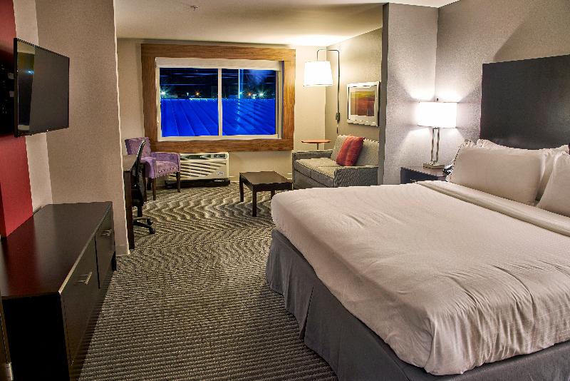 Люкс Кровать Кинг, Holiday Inn Express & Suites Tulsa Ne   Claremore By Ihg