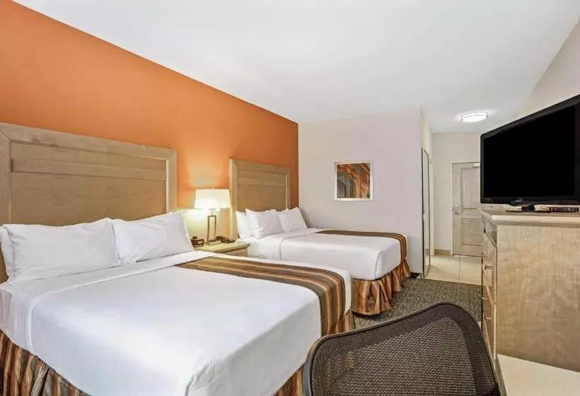 身障者適用スタンダードルーム, La Quinta By Wyndham Grand Forks