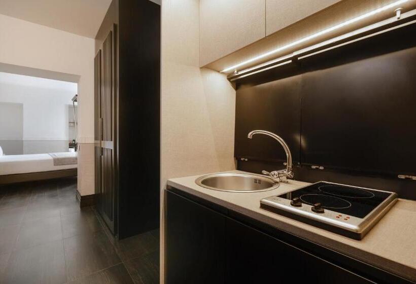 Deluxe Kolmen Hengen Huone, Unica Suites Rome