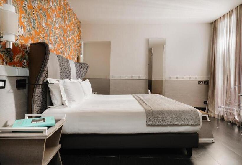 Deluxe Kolmen Hengen Huone, Unica Suites Rome