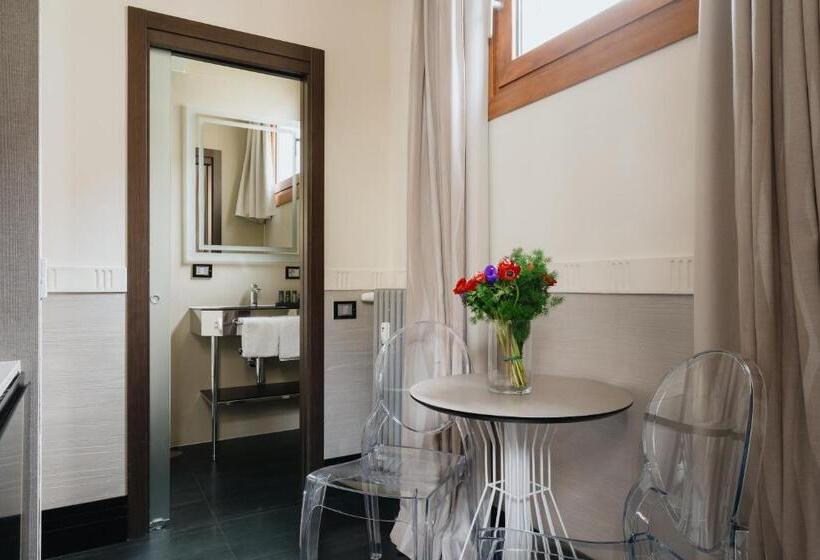 Suite with Terrace, Unica Suites Rome