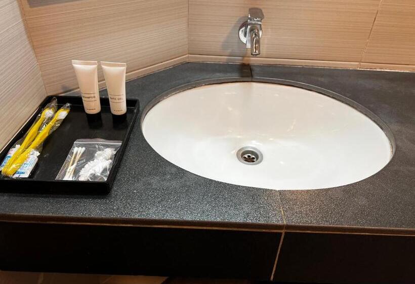 חדר דלוקס, Signature