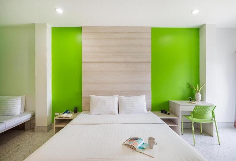 اتاق سوپریور سه تخته, The Fifth Residence