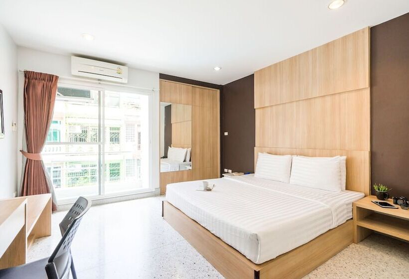 اتاق سوپریور, The Fifth Residence