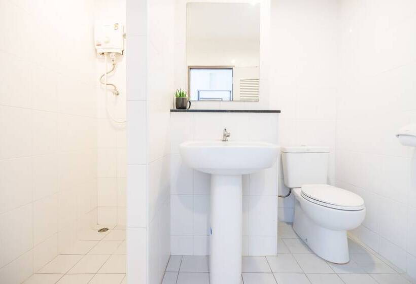 اتاق سوپریور, The Fifth Residence