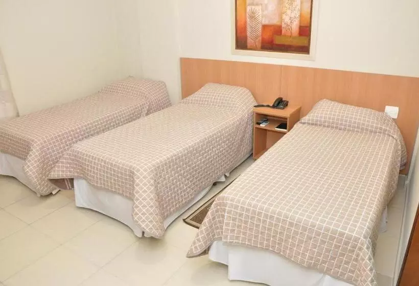 Standard Kolmen Hengen Huone, Lotus Hotel à 6 Km Do Santuário De Aparecida Sp