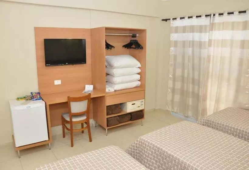 Deluxe Kolmen Hengen Huone, Lotus Hotel à 6 Km Do Santuário De Aparecida Sp