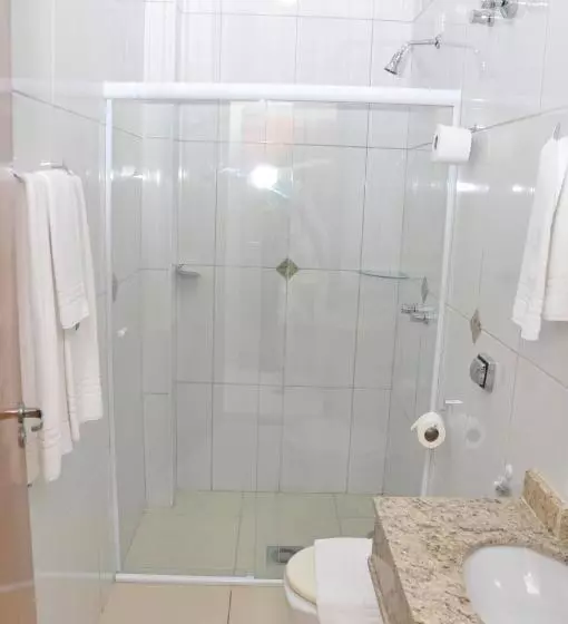 Deluxe Kolmen Hengen Huone, Lotus Hotel à 6 Km Do Santuário De Aparecida Sp