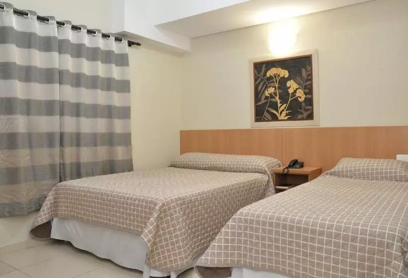 Deluxe Kolmen Hengen Huone, Lotus Hotel à 6 Km Do Santuário De Aparecida Sp