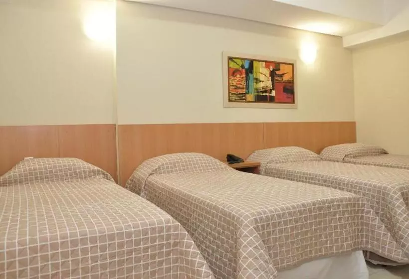 Standard Neljän Hengen Huone, Lotus Hotel à 6 Km Do Santuário De Aparecida Sp