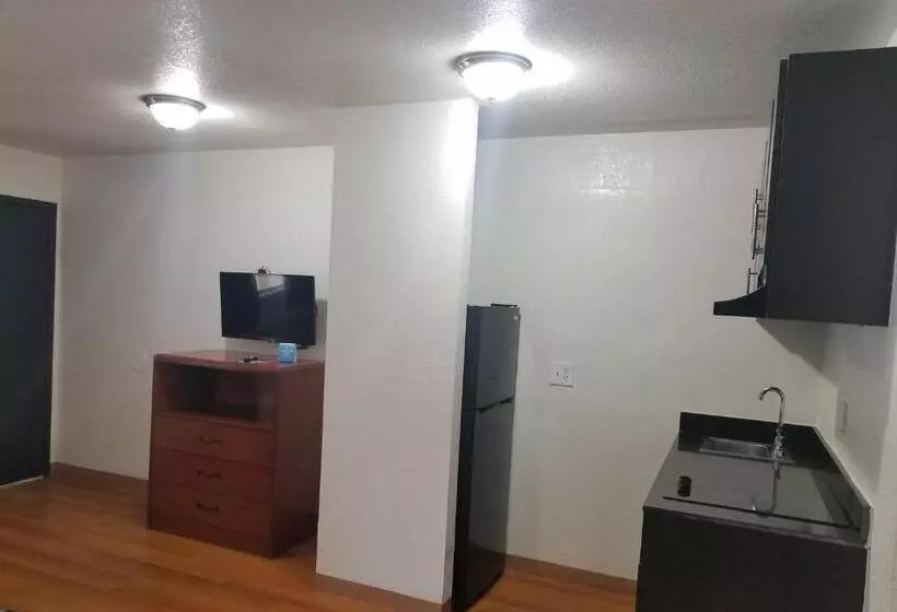 キングサイズベッドのデラックススイート, Days Inn By Wyndham Oklahoma City Nw Expressway