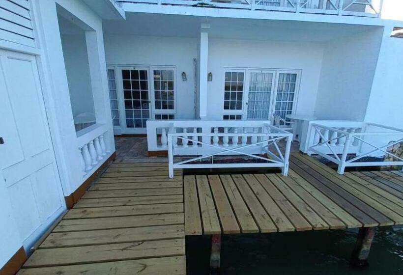 اتاق اکونومی, Fisherman S Inn