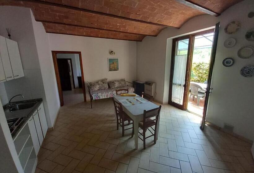 דירת חדר בקומת קרקע, Podere S.giulia Casale S.giulia