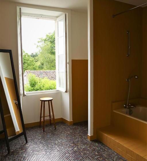 غرفة قياسية ثلاثية, Le Bonheur  Suite Cognac