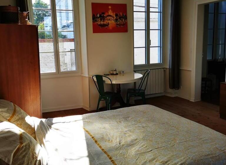 غرفة قياسية ثلاثية, Le Bonheur  Suite Cognac