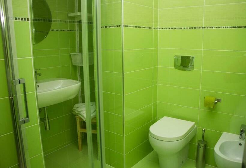 Klassiskt Trippelrum, La Nana Gialla