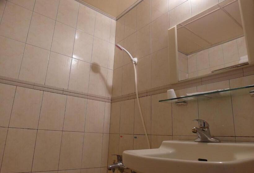 اتاق راحتی سه تخته, 鑽石大旅社