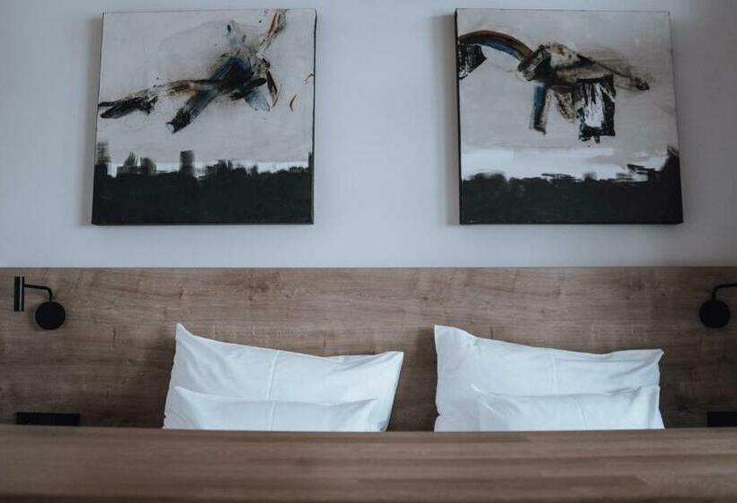 اتاق پرمیوم, Haus Jausern