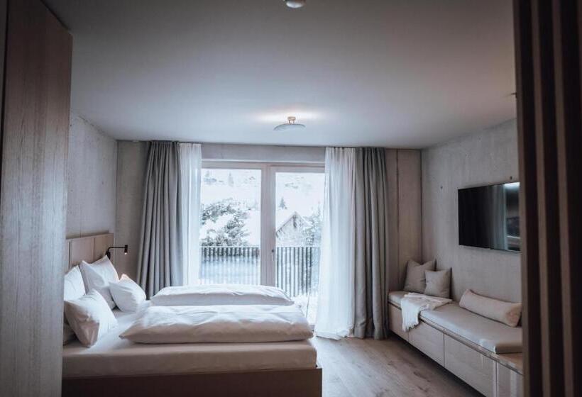 اتاق سوپریور, Haus Jausern