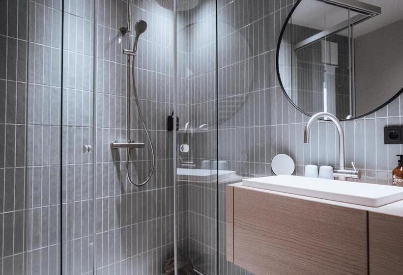 اتاق لوکس, Haus Jausern